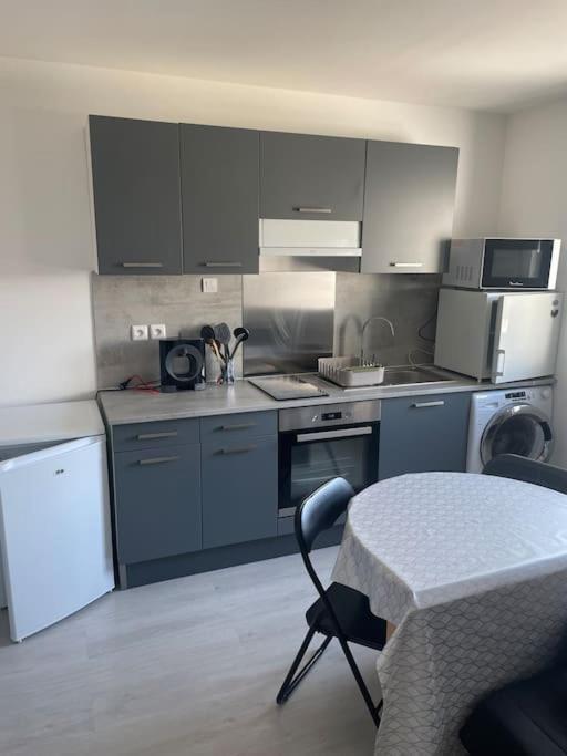 Charmant Appartement Avec Parking Privee Buxerolles Exterior foto